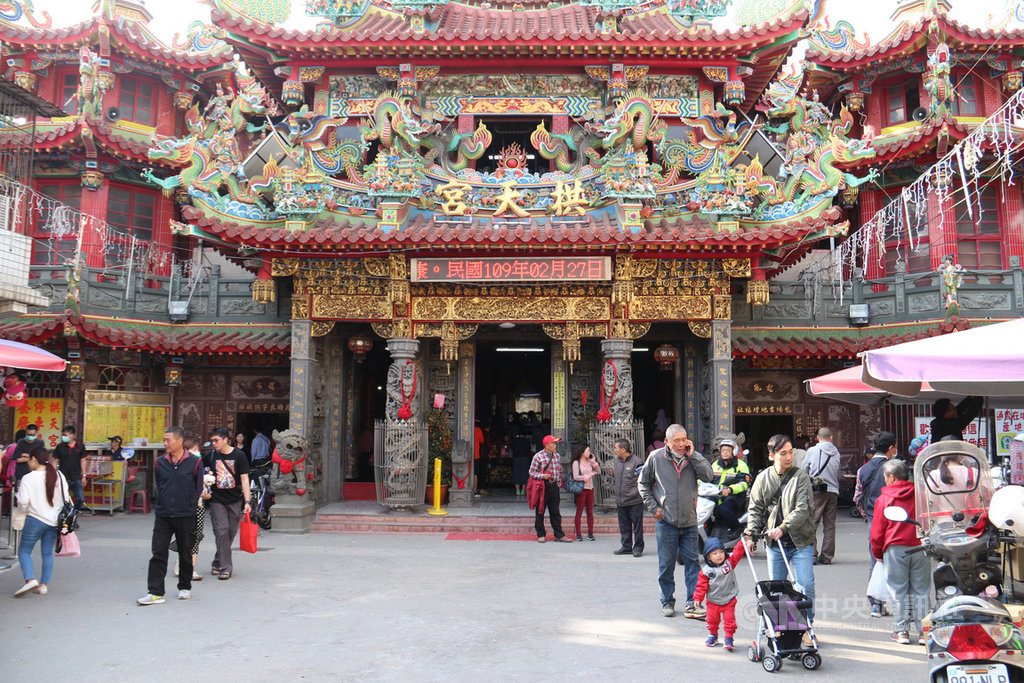 因應武漢肺炎防疫,苗栗縣通霄鎮拱天宮27日宣布,白沙屯媽祖徒步進香「暫緩、延期」,待國內疫情獲得控制後,再請媽祖另行擇日舉辦。中央社記者管瑞平攝 109年2月27日