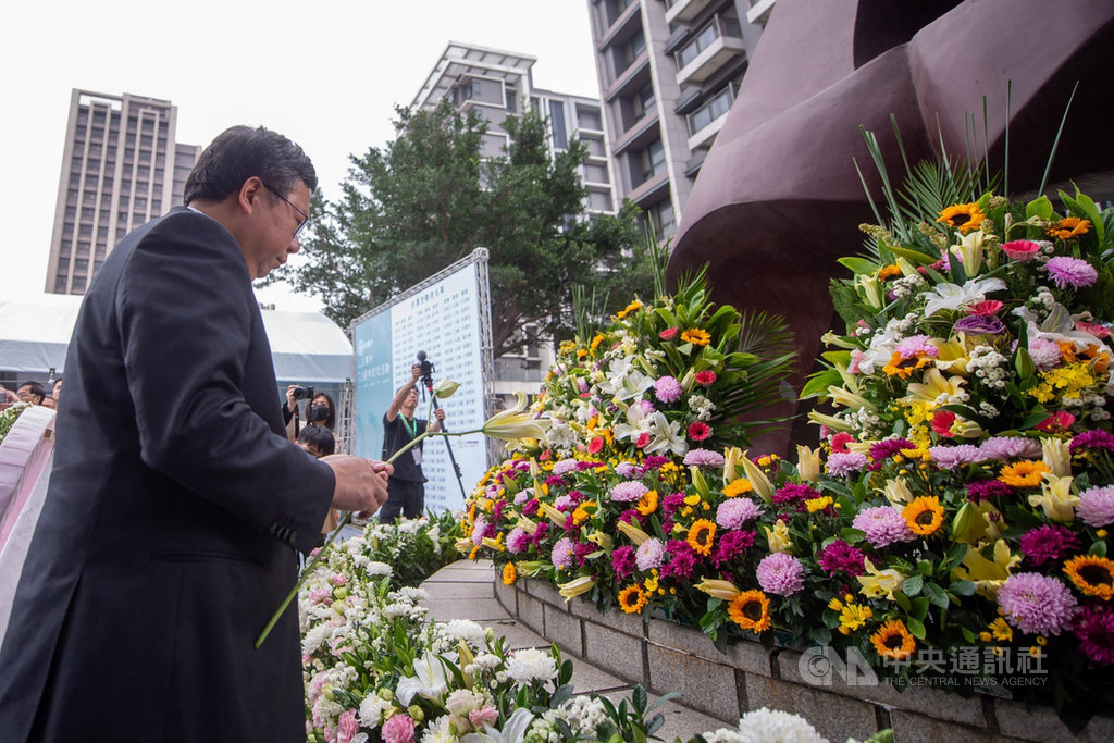 桃園市長鄭文燦28日出席二二八紀念活動時表示,二二八事件不僅是歷史的斷層,也是歷史傷痕,事件不僅要查明真相,同時也要用愛與和平的精神,打造一個更包容、民主及尊重人權的國家。(桃園市政府提供)中央社記者邱俊欽桃園傳真 109年2月28日