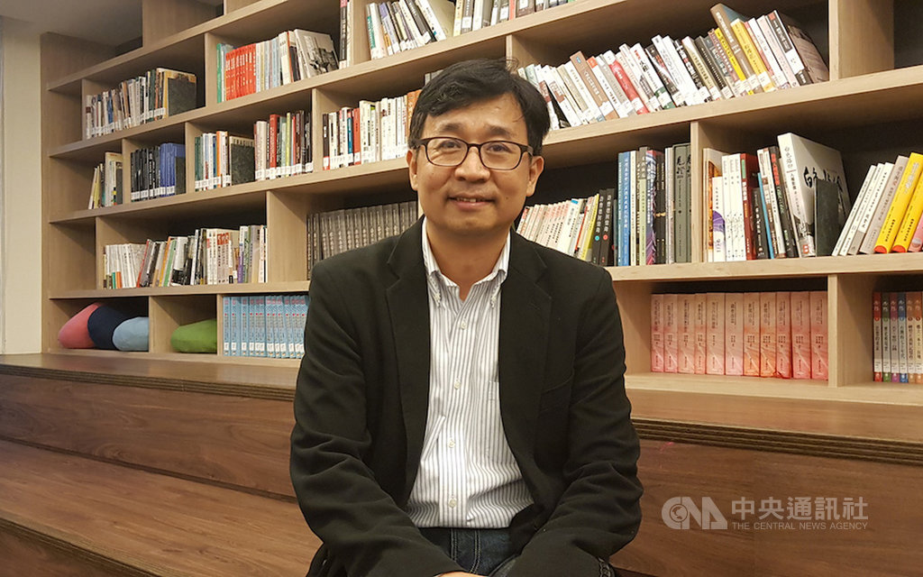 二二八事件73週年,國家人權博物館長陳俊宏積極推廣人權教育,他說,「我們不能重蹈覆轍,要透過教育,讓人權成為捍衛的力量」,並希望透過活動與文學的方式讓民眾更認識人權的價值。中央社記者鄭景雯攝 109年2月28日