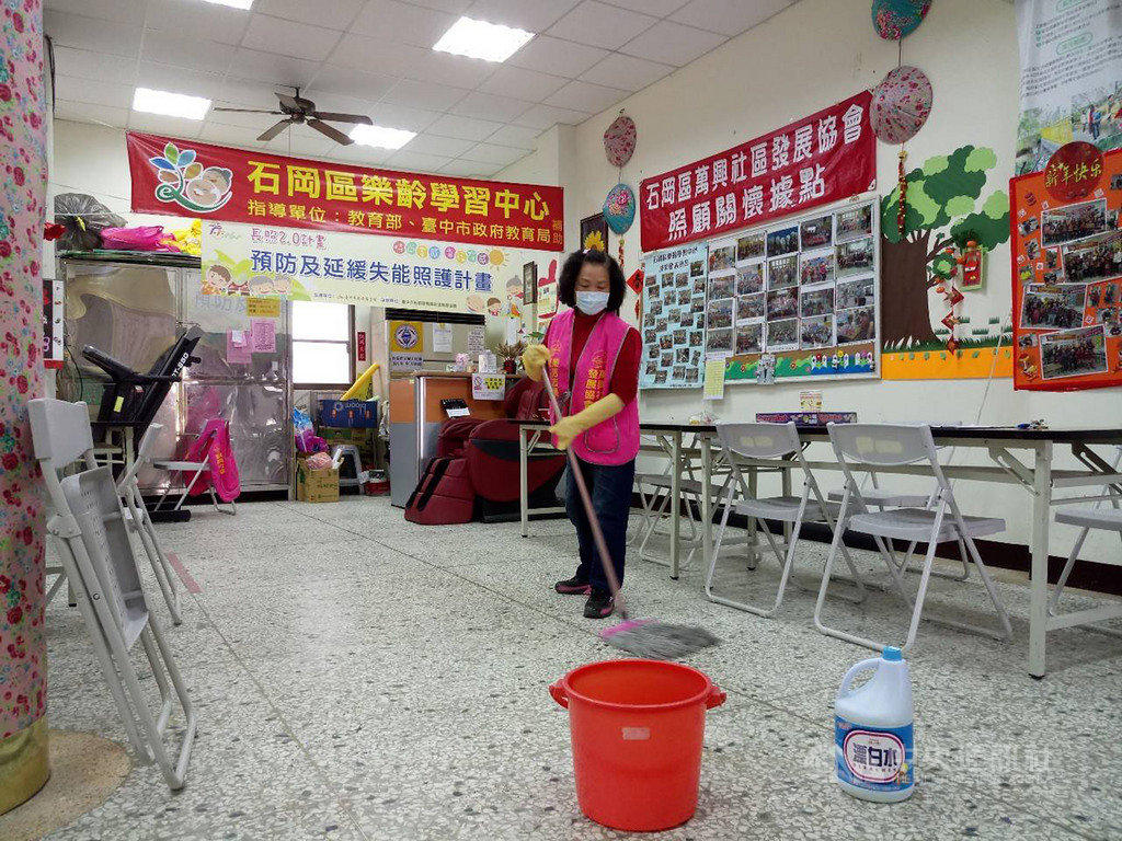 因應武漢肺炎疫情,台中市社區大學、樂齡學習中心(圖)、新住民學習中心、社區多元學習中心及成人教育班等學習機構延後至4月15日開課,並於各據點加強環境消毒工作。(台中市政府提供)中央社記者蘇木春傳真 109年2月29日