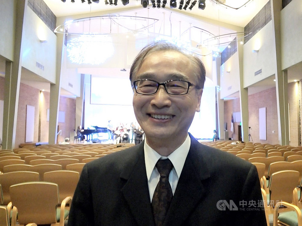 在洛杉磯行醫多年的醫師廖政炯在228紀念音樂會演出。他說:「台灣人要正面處理歷史事實,才能在傷痛之中站起來,迎向更好的未來。」中央社記者林宏翰洛杉磯攝 109年3月2日