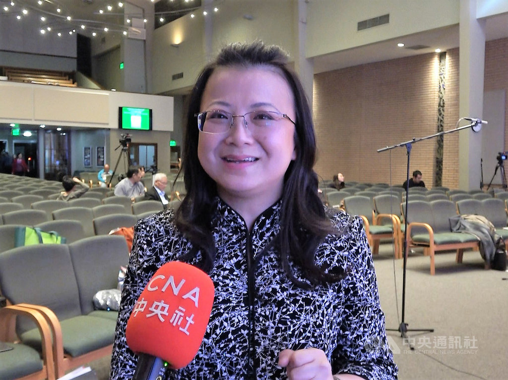 旅美音樂家許恂恂擔任合唱團指揮,參與228紀念音樂會,她認為台灣人不管在世界各地、在不同職位上,都應該為台灣發聲。中央社記者林宏翰洛杉磯攝 109年3月2日