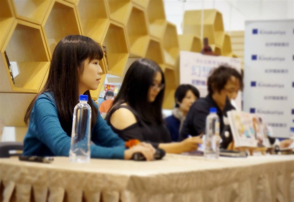 筷:怪談競演奇物語」是以怪談為主軸的小說接龍,但每一篇有不同的風情,例如薛西斯(圖左1)的「珊瑚之骨」其實是個青春愛情故事。(獨步文化提供)