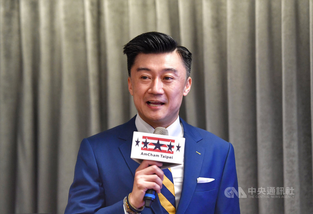 台北市美國商會4日舉行記者會發布「2020商業景氣調查」,在美中貿易議題方面,台北市美國商會會長金奇偉(C.W. Chin)表示,2019年確實對商業產生不確定性;不過,今年近半數受訪者認為,美中貿易爭端迄今對台灣整體影響正面,主因為製造業台商回流,僅10.75%受訪者認為美中貿易爭端對其商業活動產生重大影響。中央社記者王飛華攝 109年3月4日