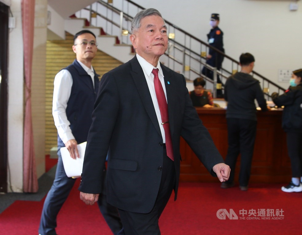 經濟部研議振興抵用券,採取電子與實體兩種方式進行。經濟部長沈榮津4日表示,全台約35萬家餐飲、商圈夜市攤商與藝文場域可以適用。(中央社檔案照片)