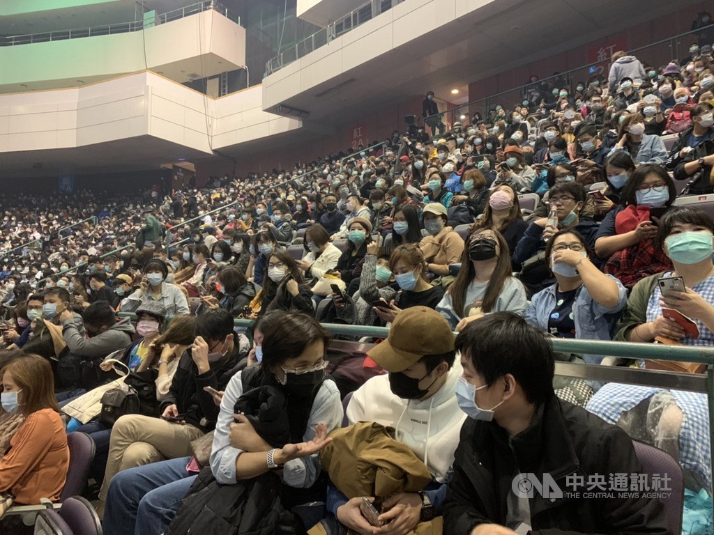 武漢肺炎疫情延燒,疾管署5日宣布,逾千人集會或畢典、宗教活動舉辦前應先評估6大風險指標。(示意圖/中央社檔案照片)