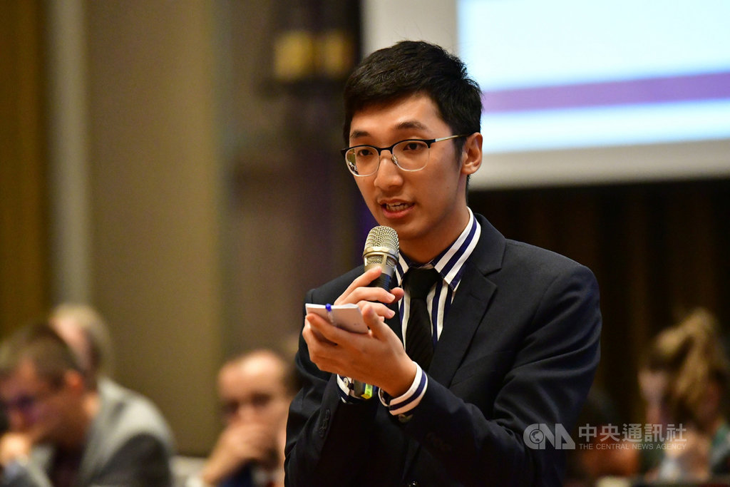 國立成功大學醫學系6年級學生李柏錦參加在盧安達召開的第69屆世界醫學生聯盟3月大會,脫穎而出,當選第70屆會長。(李柏錦提供)中央社記者張榮祥台南傳真 109年3月7日