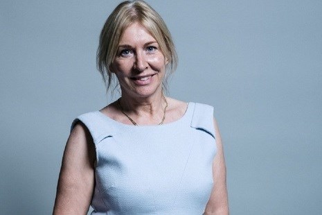 英國資深保守黨國會議員、衛生部副部長多里斯(圖)10日證實2019年冠狀病毒疾病檢測結果為陽性。(圖取自英國政府網頁gov.uk)