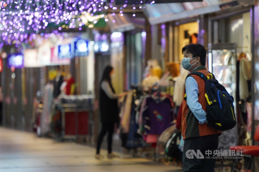 武漢肺炎疫情持續衝擊台灣各行各業,立法院會13日三讀通過中央政府嚴重特殊傳染性肺炎防治及紓困振興特別預算,歲出計列新台幣600億元。中央社記者徐肇昌攝 109年3月4日