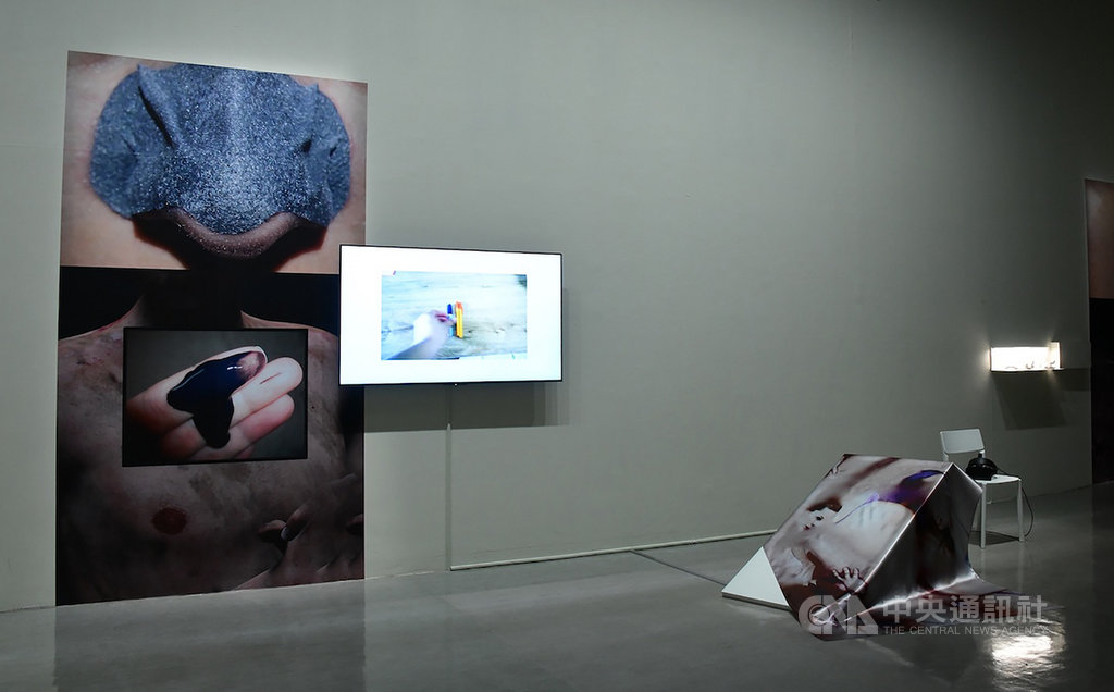 國立台灣美術館3月起推出3檔數位藝術展,其中「捉遊.戲場」(圖)由旅法聲音藝術家王思雅策展,邀請8組來自世界各地的藝術家參與,展場中塑造8個不同的聲響空間、8個不同聲音角色和不同技術方法所生成的作品,聲響之外也結合視覺展現。(國美館提供)中央社記者鄭景雯傳真 109年3月15日