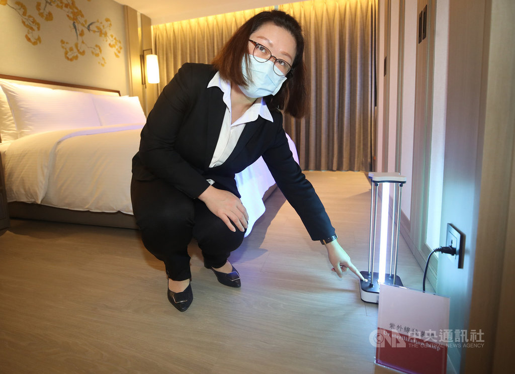 台北市19日宣布與白石集團瀚寓酒店合作,成為北市第3間防疫旅館,提供100間房間,房間內配置紫外線殺菌燈。中央社記者張新偉攝 109年3月19日