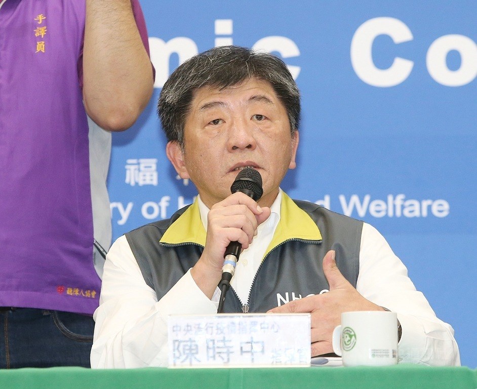 指揮中心指揮官陳時中19日表示,台灣還未符合「本土病例比境外移入多」這一條,但也不敢大意。(中央社檔案照片)