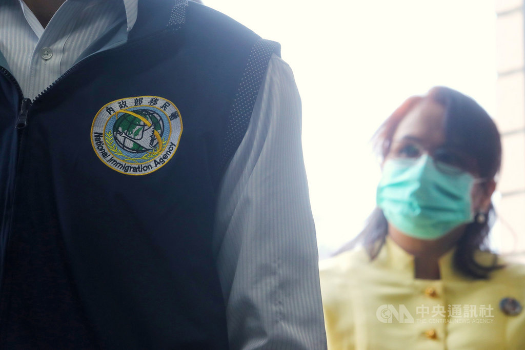 武漢肺炎疫情蔓延,為防止國內失聯移工變成防疫缺口,移民署20日宣布推動為期3個月的「擴大自行到案專案」,以「不收容、不管制、低罰緩」的措施,鼓勵逾期外來人口(含失聯移工)主動投案。中央社記者王騰毅攝 109年3月20日