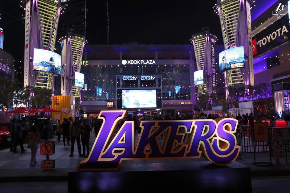美國職籃NBA洛杉磯湖人19日表示,2名湖人球員武漢肺炎檢測呈陽性反應。(圖取自facebook.com/losangeleslakers)