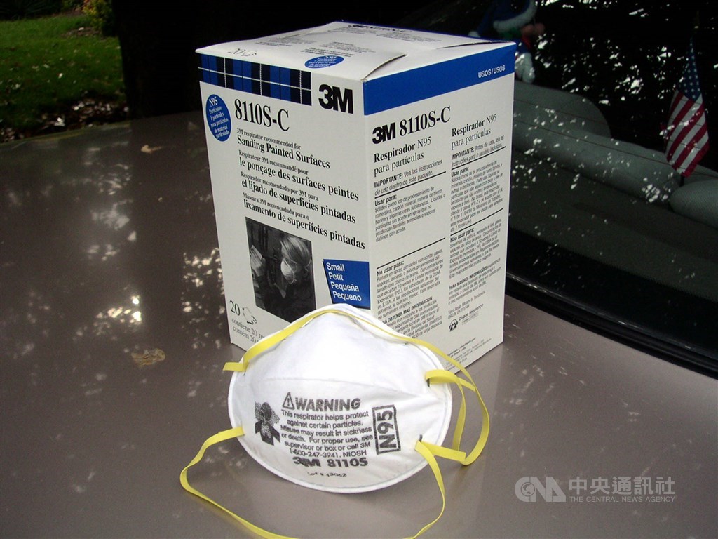 經濟部採購的成人口罩產線上週全數完成交機,經濟部次長王美花23日表示,接下來將採購N95口罩產線,保護第一線人員的安全及健康。(中央社檔案照片)