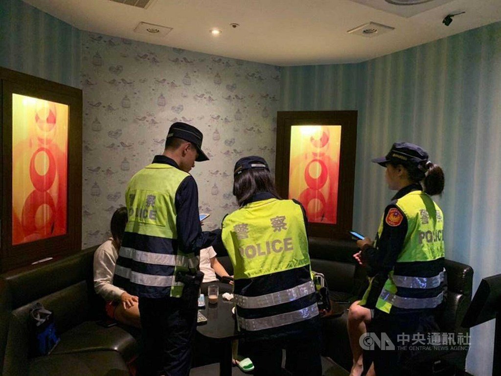 武漢肺炎(2019冠狀病毒疾病,COVID-19)疫情升溫,台北市警察局25日發布新聞稿表示,為避免其不遵守居家檢疫規定外出走動、甚或群聚狂歡,造成疫情擴散,已要求所屬各分局實施擴大臨檢。(台北市警察局提供)中央社記者黃麗芸傳真 109年3月25日