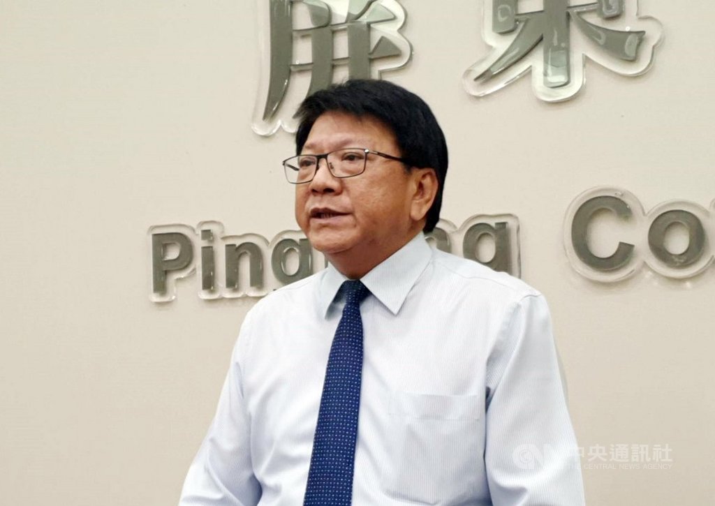 武漢肺炎疫情升溫,原預訂4月18日至23日在屏東舉行的全國中等學校運動會,體育署已決定延期舉行,屏東縣長潘孟安(圖)25日在記者會中向選手及教練致歉。中央社記者郭芷瑄攝 109年3月25日