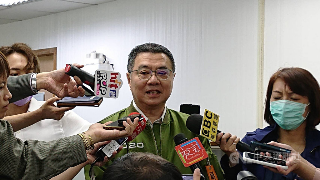 民進黨中央黨部2020選戰支出遭批評,民進黨主席卓榮泰25日說,日前公布的數字包括去年整年度黨務預算加上一部分選舉經費,「肺炎影響的是咳嗽,不應該影響眼睛」。中央社記者葉素萍攝 109年3月25日
