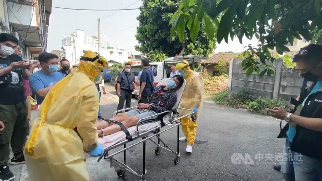 海巡署日前在屏東外海查獲31名越南籍偷渡客,送到台中檢疫處所安置,24日有6名偷渡客破壞鐵窗後逃脫,其中2名逃脫者25日到案。(海巡署提供)中央社記者蘇木春傳真 109年3月25日