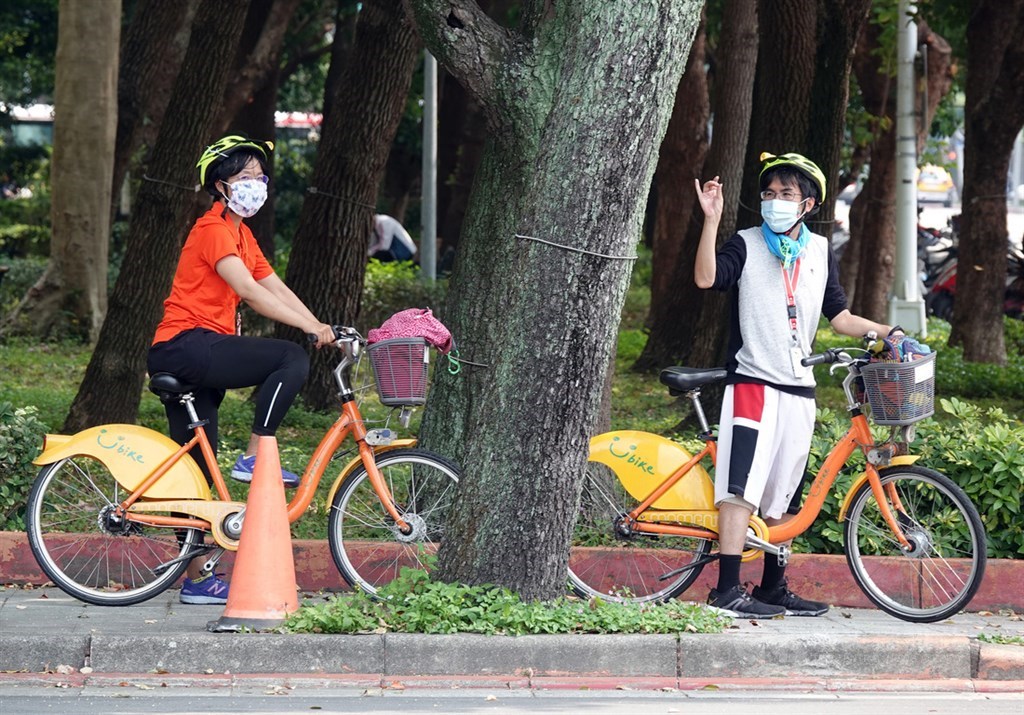 氣象局表示,26、27日兩天都是晴朗炎熱的天氣型態,不過27日晚間起鋒面報到,會帶來降雨,尤其是中部以北地區有較大雨勢出現機率。(中央社檔案照片)