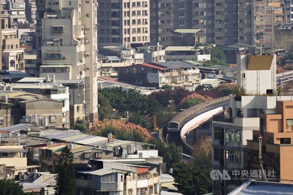 財政部表示,青安貸款4月至9月「一段式機動利率方案」利率將大幅降至1.18%。(中央社檔案照片)