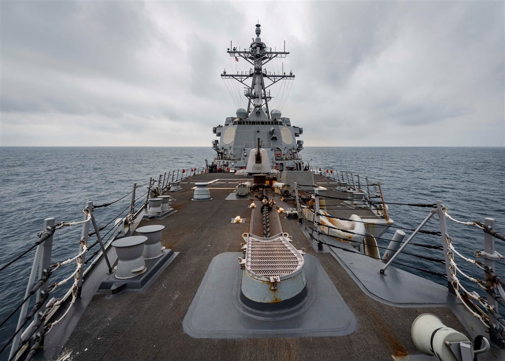 美國太平洋艦隊在臉書貼文表示,美軍驅逐艦麥康貝爾號25日通過台海。(圖取自facebook.com/USPacificFleet)