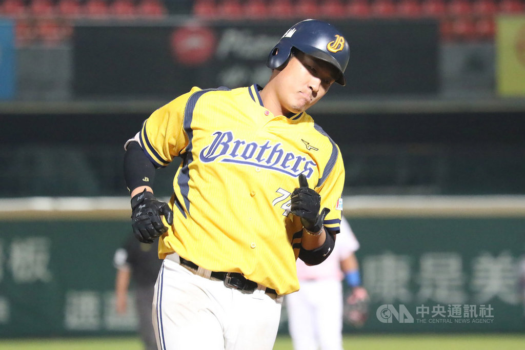 中職中信兄弟隊許基宏在二軍例行賽手感火燙,28日單場3安都是長打,目前7場出賽敲出7轟、僅1場出賽沒有開轟。(中信兄弟隊提供)中央社記者謝靜雯傳真 109年3月28日