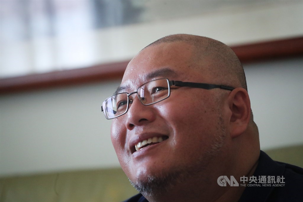 麥家父子是鑽石公主號最後返家的旅客,麥家碩(圖)說,他帶著父親在東京成田機場經空橋步入日航飛高雄的班機,一位女性空服員用中文對他說:「辛苦了」,在那一剎那,他忍不住紅了眼眶。中央社記者裴禛攝 109年3月29日