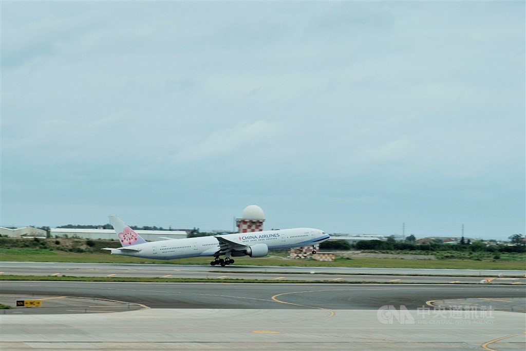 湖北類包機29日下午出發前往上海浦東機場,預計晚間接回滯留大陸的台灣民眾。中央社記者吳睿騏桃園機場攝 109年3月29日