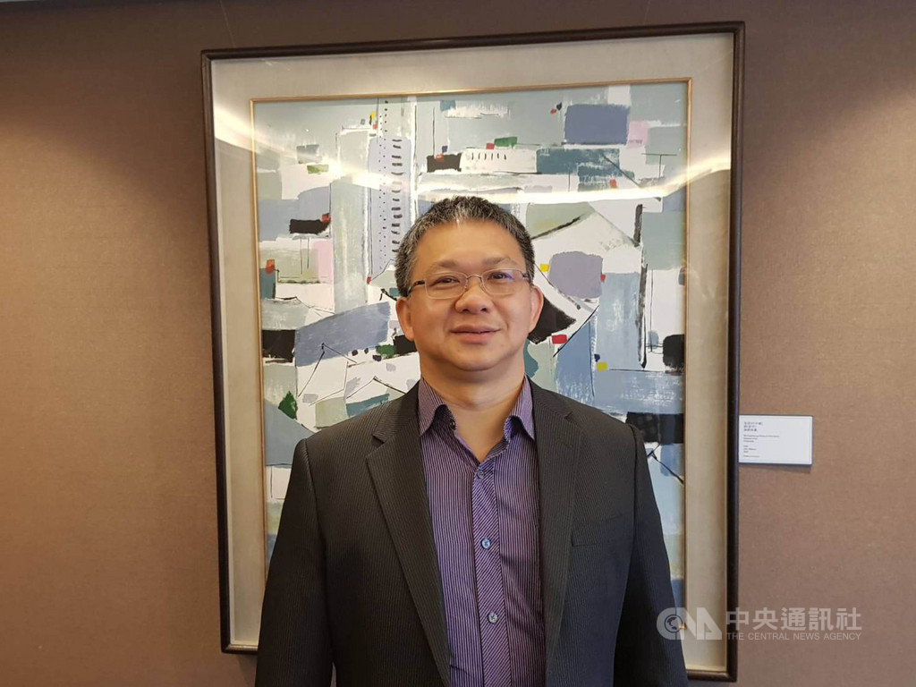 宏達電宣布,與沙烏地阿拉伯最大的消費電子零售商eXtra合作,在當地成立首家虛擬實境旗艦中心Xtra Life。圖為HTC VIVELAND 企業解決方案副總經理李文材。中央社記者江明晏攝 109年3月30日