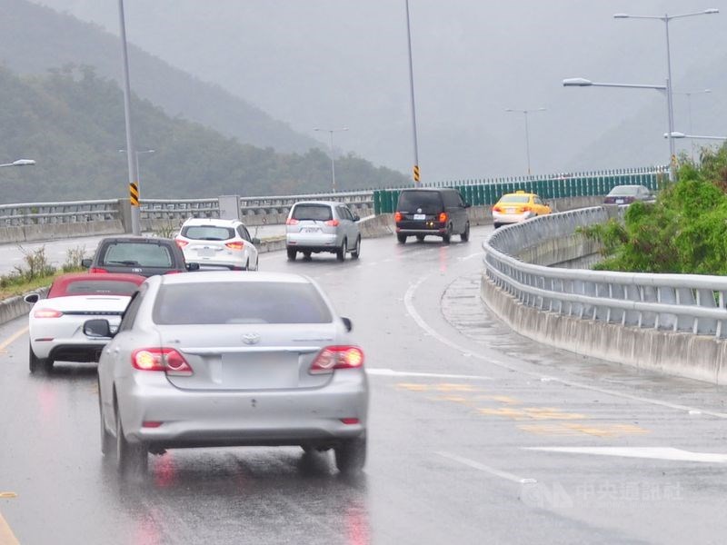 公路總局表示,屬於省道的蘇花改觀音與谷風隧道路段將在清明連假試辦提速至70公里,最低速限50公里。(中央社檔案照片)