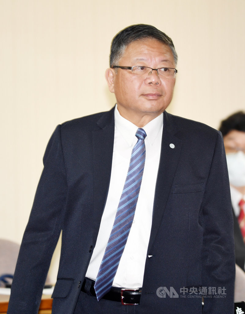 武漢肺炎疫情持續在全球延燒,對於是否會影響台灣對美的軍事採購及料件維修保養,國防部副部長張冠群30日在立法院表示,今年都不會因疫情導致延宕,且今年料件均已到位,但明後年情況會持續掌握。中央社記者施宗暉攝 109年3月30日