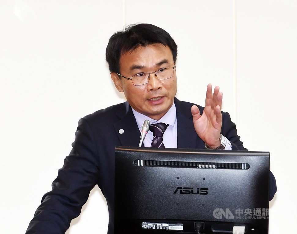 針對武漢肺炎病毒是否會「畜傳人」,農委會主委陳吉仲30日表示,據資料顯示,動物感染後不會傳染同類,也沒證據顯示畜傳人。中央社記者施宗暉攝 109年3月30日