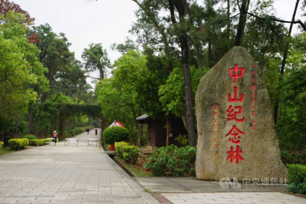 清明連續假期即將到來,金門國家公園31日發布新聞,在4月1日至4月30日推出「防疫在走,概念要有,國家公園與你戶外有約」活動,鼓勵民眾多走出戶外踏青、增強免疫力。中央社記者黃慧敏攝 109年3月31日