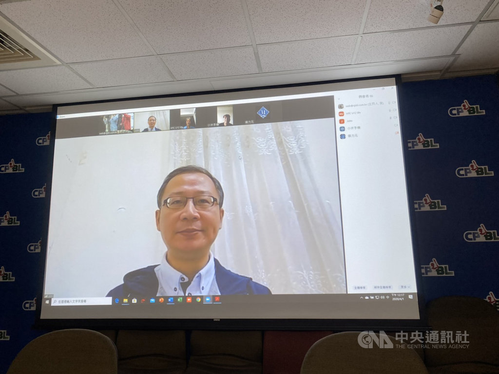 因應2019冠狀病毒疾病(COVID-19,武漢肺炎)疫情,中華職棒1日召開視訊領隊會議,中職會長吳志揚會後宣布,確定在4月11日進行開幕戰,完全採取閉門比賽,不開放任何觀眾入場。中央社記者楊啟芳攝 109年4月1日