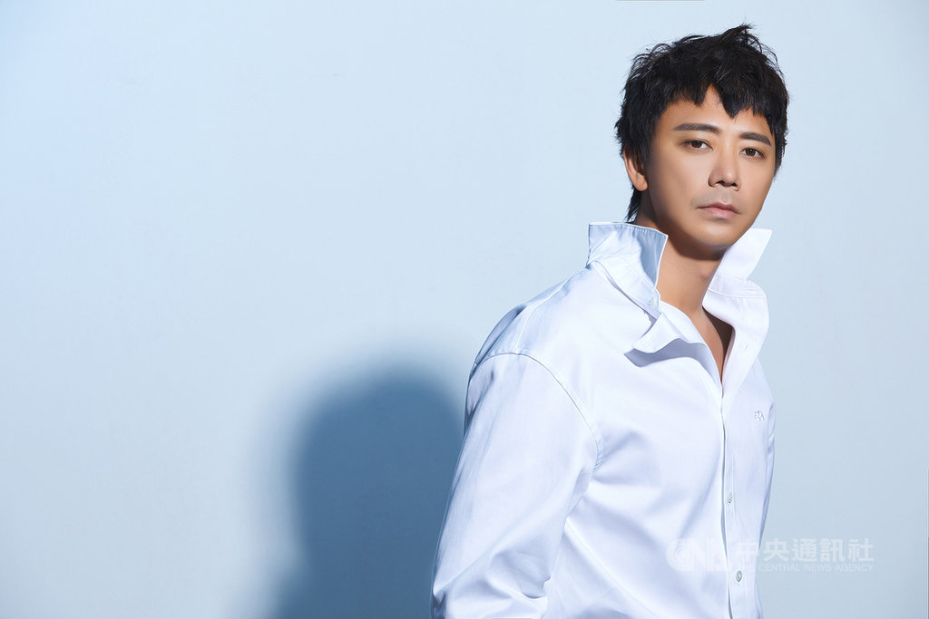歌手信(圖)與戲劇「延禧攻略」製作人于正合作新單曲「此生」,由于正寫詞,信演唱。單曲未公開前,試聽版就曾讓男主角黃曉明和尹正感動落淚。(狠耐聽音樂提供)中央社記者王心妤傳真 109年4月1日