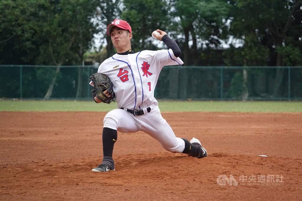 2020年東岸聯盟U18棒球邀請賽持續開打,地主台東聯隊1日與勁敵平鎮高中交手,台東聯隊派出投手林志光先發,主投6局失3分、無關勝敗。(台東體中提供)中央社記者謝靜雯傳真 109年4月1日