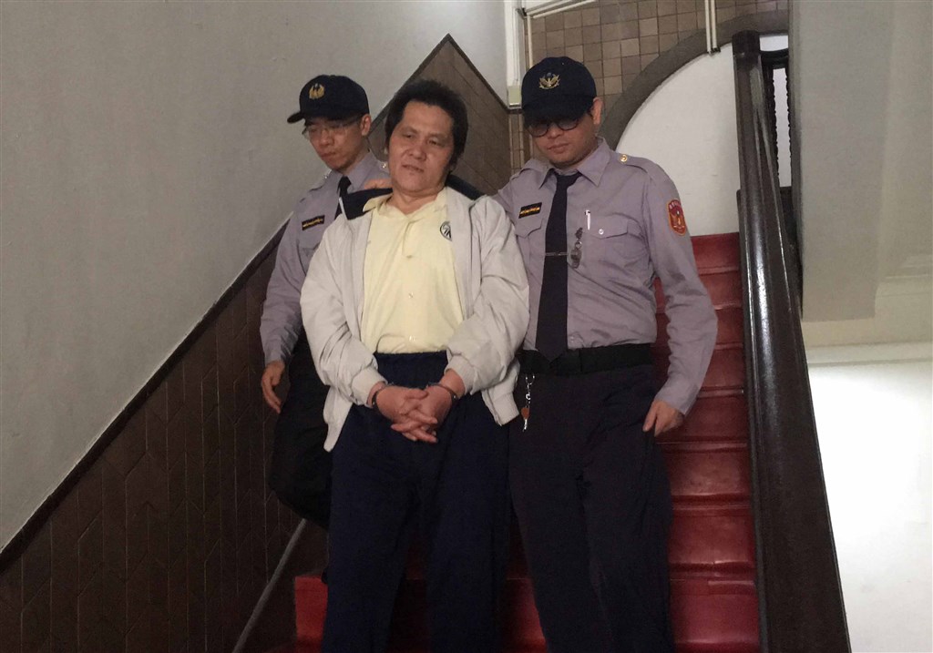 法務部長蔡清祥1日證實,下午簽核一個執行令,晚間執行死囚翁仁賢(中)槍決。(中央社檔案照片)