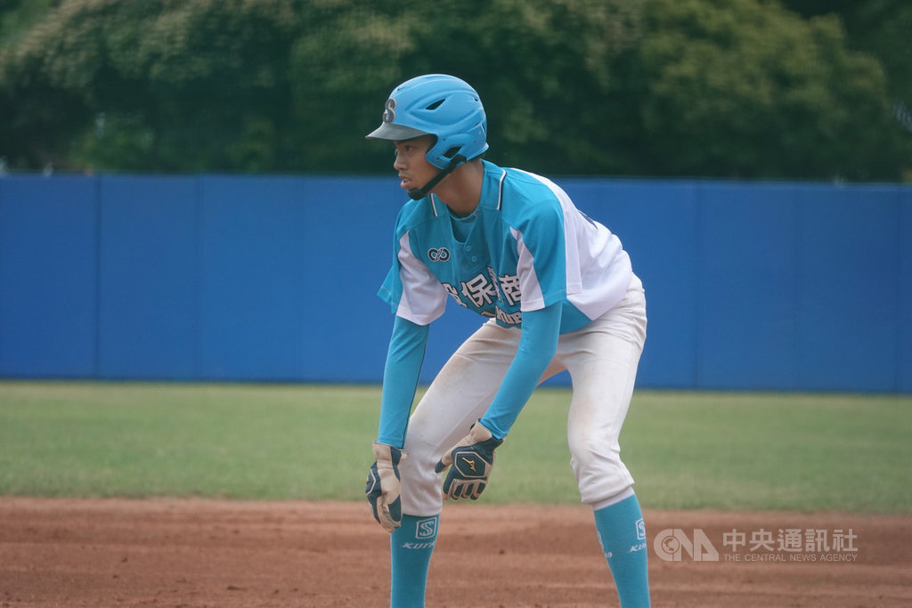 東岸聯盟U18棒球邀請賽,穀保家商野手王威倫(圖)2日與普門中學比賽單場2安2打點、展現快腿優勢;總教練周宗志表示,王威倫腳程可能比哥哥王威晨快。中央社記者謝靜雯攝 109年4月2日