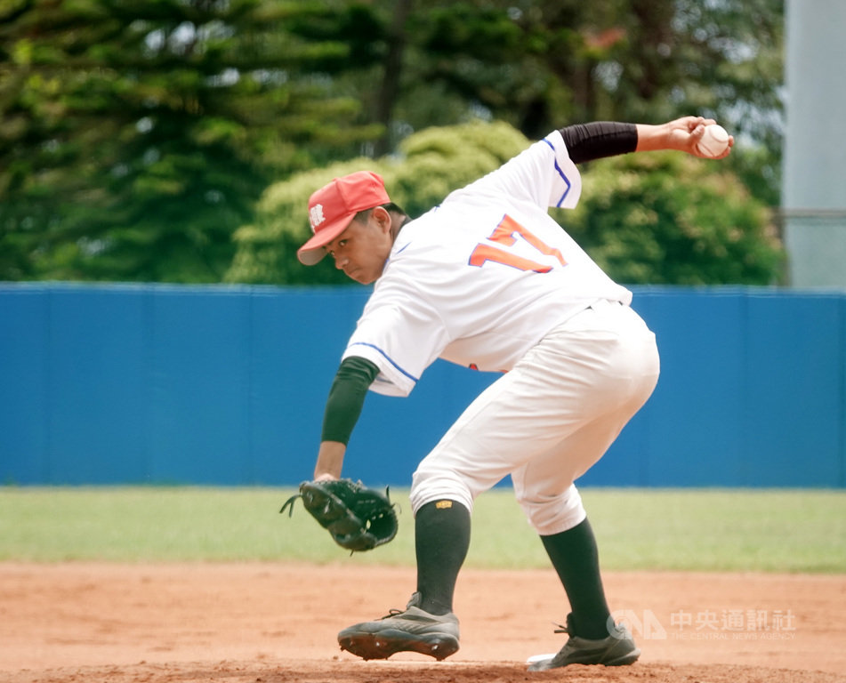 U18東岸聯盟「台東內戰」,3日台東聯隊與成功商水交手,台東聯隊葉銘輝(圖)7局好投壓制,率隊拿下關鍵勝利,也拿下王貞治盃台東縣代表權。中央社記者謝靜雯攝 109年4月3日