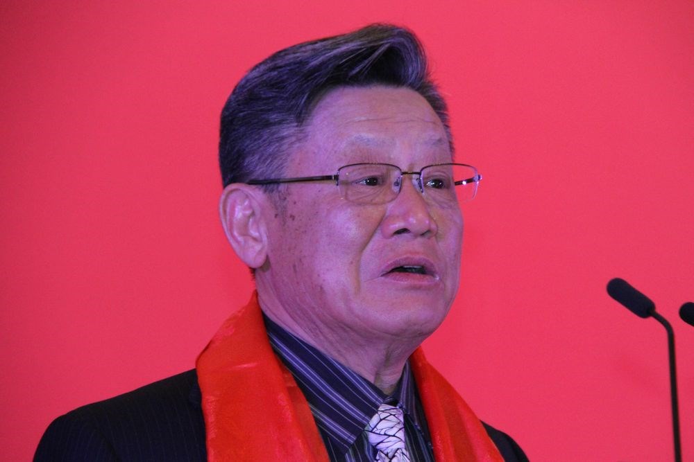 2003年,瑞士日內瓦的世界衛生大會場外,有台灣記者向中國外交官沙祖康(圖)質疑「你們聽到台灣2000萬人民的需要嗎?」遭沙祖康回:「早就給拒絕了!沒聽到大會做的決定嗎!誰理你們!」(檔案照片/中新社提供)