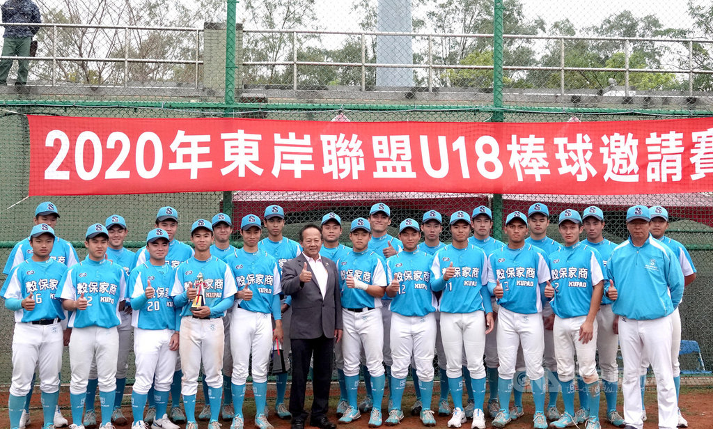 2020年東岸聯盟U18棒球邀請賽4日進行冠軍戰,由穀保家商(圖)與平鎮高中交手,穀保投打發揮,終場以5比3奪勝,順利完成U18東岸聯盟2連霸。中央社記者謝靜雯攝 109年4月4日