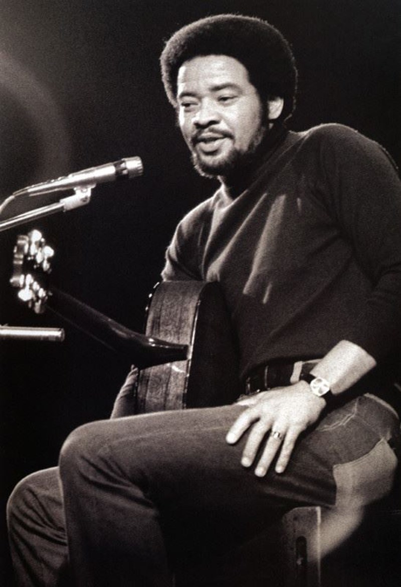 演唱Lean On Me等雋永金曲的美國傳奇音樂人比爾威德斯(Bill Withers)因心臟併發症病逝,享壽81歲。(圖取自facebook.com/BillWithers)