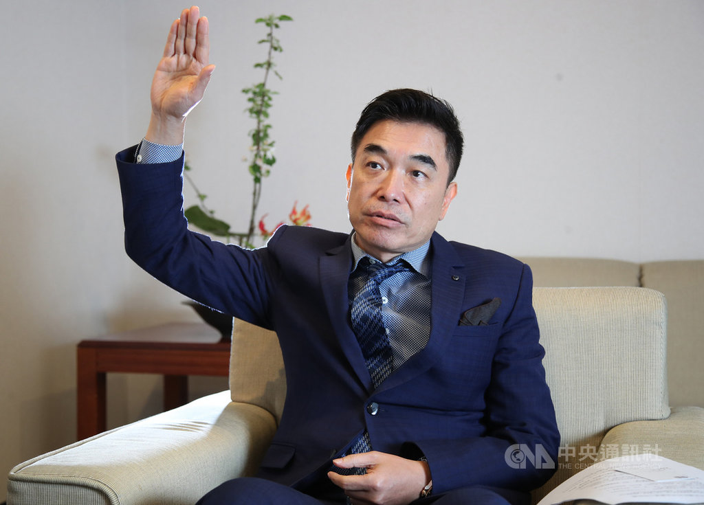 財政部旗下負責報稅軟體的關貿公司,用短短12天推出eMask口罩預購系統,董事長許建隆(圖)表示,接到電話當天,便開始著手調度,從營運、報稅系統、資安、客服等各部門抽調人力,組成約50人團隊,全力投入開發,疫情當下,「我們當然是責無旁貸」。中央社記者張新偉攝 109年4月5日