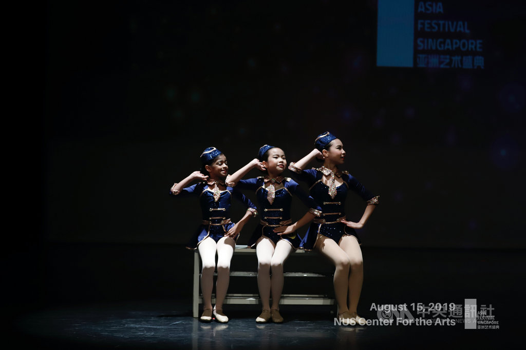 2019冠狀病毒疾病疫情衝擊中國才藝培訓市場,原有的團體賽事無法舉辦,一些主辦單位改辦以疫情為主題、採通訊投稿的繪畫比賽。圖為「亞洲藝術協會」2019年於新加坡舉辦的舞蹈比賽。(亞洲藝術協會提供)中央社記者沈朋達傳真 109年4月6日