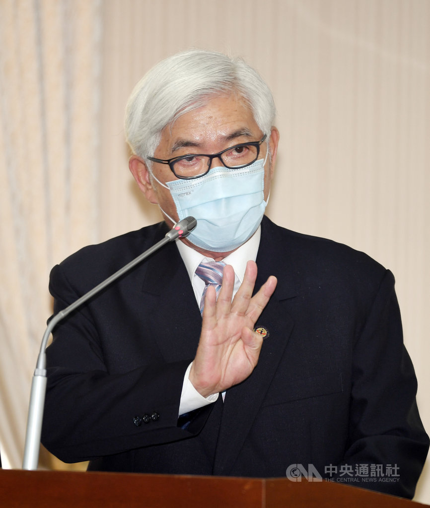 中央選舉委員會主任委員李進勇(圖)6日在立法院內政委員會,就罷韓議題表示,罷韓能否成立,還有待最後審定結果,但「我們必須做好事先準備」,各種可能狀況都在演練。中央社記者施宗暉攝 109年4月6日