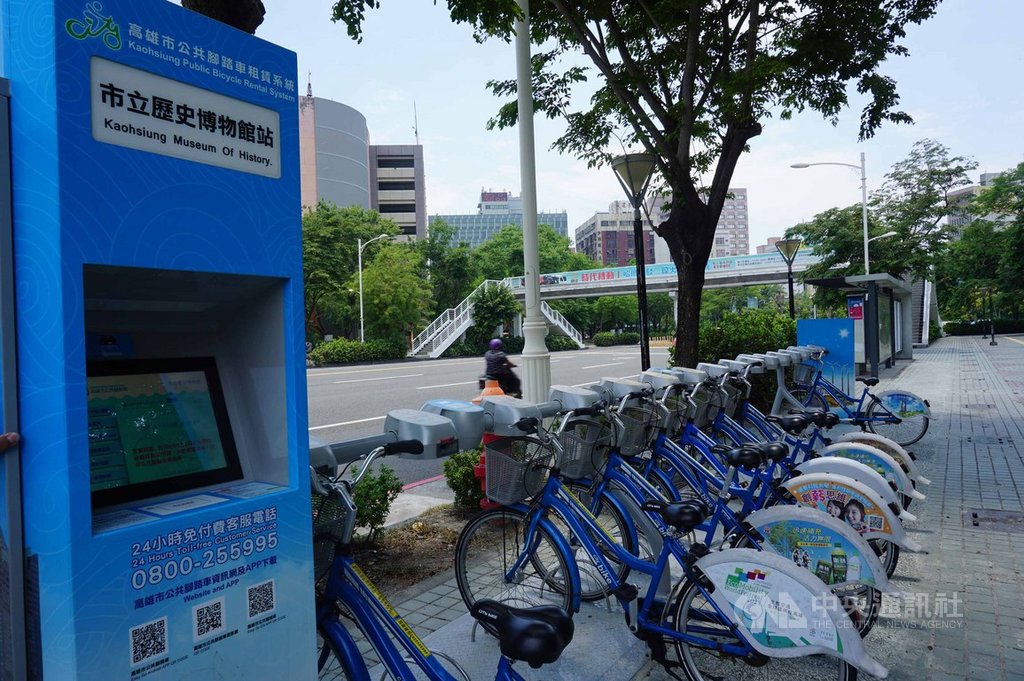 高雄市政府環保局經管C-Bike11年,營運收入不及新台幣千萬元但是營運費卻逾6000萬元,市府評估移轉給交通局,已對外招標,預計7月起由YouBike取代,現有腳踏車的處理,如逾使用年限就報廢,堪用的會集中評估處理。(環保局提供)中央社記者王淑芬傳真 109年4月7日