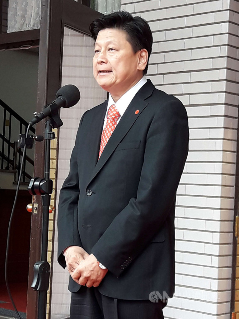 外傳無黨籍立委傅崐萁如果回復國民黨籍,將爭取參選2022桃園市長。傅崐萁7日在立法院召開記者會回應,「沒有人來問過我,我也從來沒有做過任何這樣的打算。」他呼籲,正值防疫,大家一起好好守護台灣,此時此刻,「政治口水不要再討論」。中央社記者范正祥攝 109年4月7日