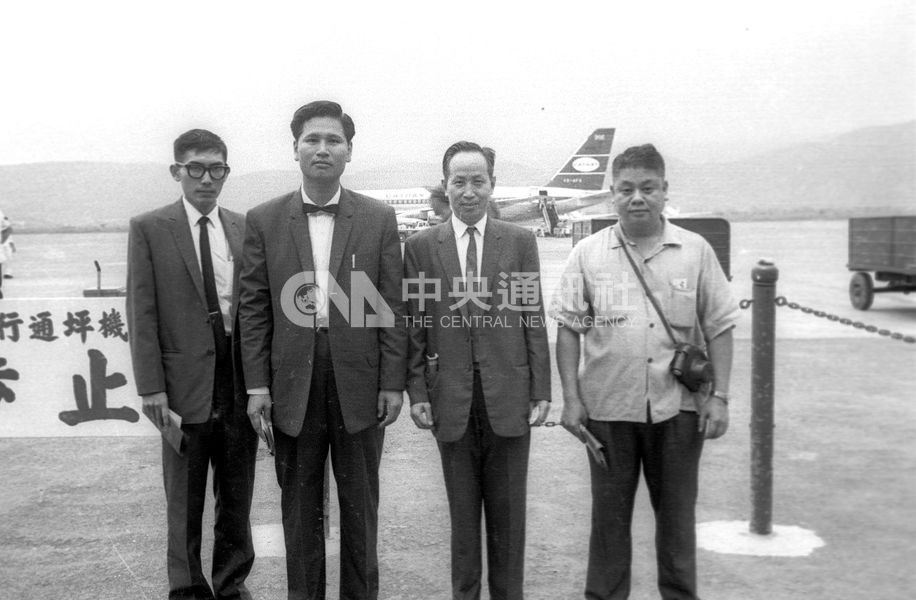 根據國合會電子報內容,台灣在1963年8月首度派遣獸醫隊前往無邦交的衣索比亞。圖為當時被派遣到衣索比亞的獸醫隊成員李志祥(左起)、潘雄俊、馬清獻和林東啟。(中央社檔案照片)