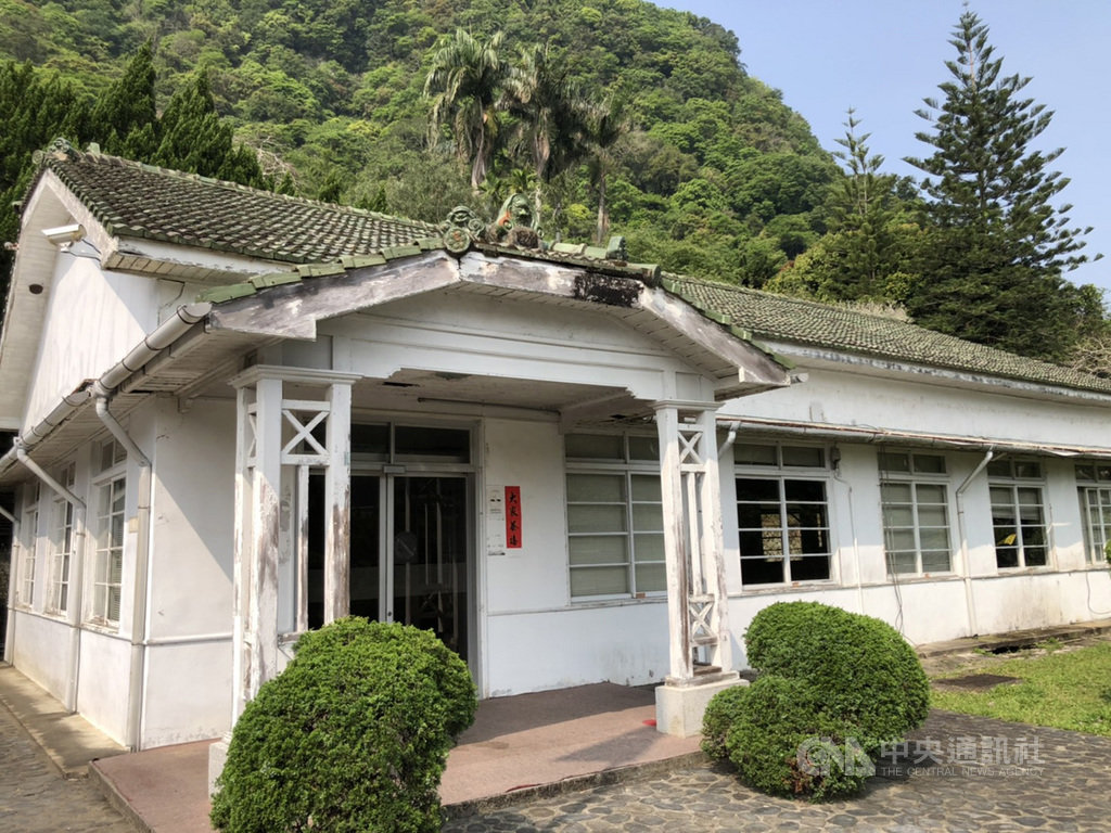 苗栗縣公館鄉出磺坑擁有亞洲第一口油井,至今仍保留採礦設備、宿舍建築群、地軌纜車等歷史文化資源,縣府與中油合作推動「出磺坑礦業歷史現場活化發展計畫」,盼打造觀光新亮點。中央社記者管瑞平攝 109年4月10日